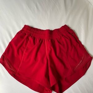 size 4, 4 inch, high rise lululemon hotty hot shorts. color: dark red